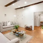 Leonina Art House Apartment